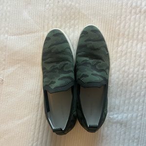 Barely worn, knit sock free style, cute and lightweight statement shoe!